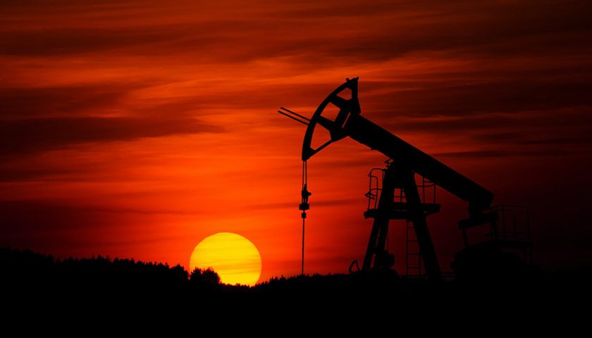 Oil rig at sunset/sunrise